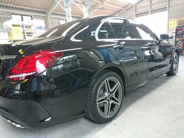 メルセデスベンツC・プレミアムコーティング後の右後方より