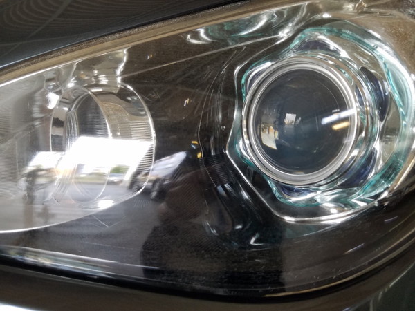 フーガ・ヘッドライト黄ばみ&クラック除去1・作業前