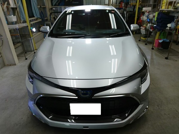 カローラスポーツ・エシュロンナノフィル（ガラスコーティング）施工後・正面より