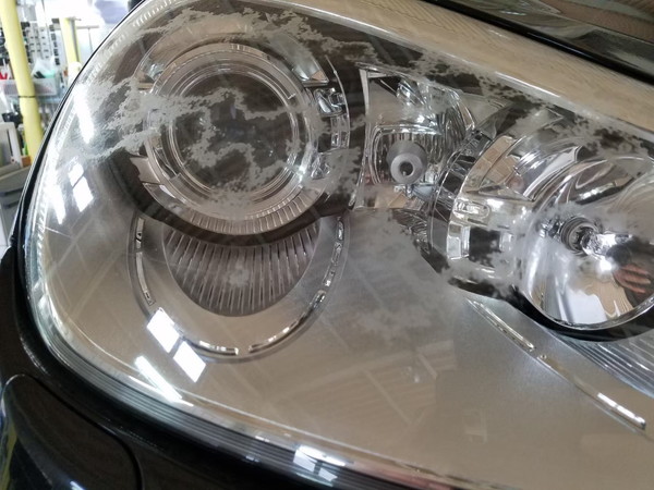 カイエン・ヘッドライト黄ばみ取り＆プロテクションフィルム・2施工前