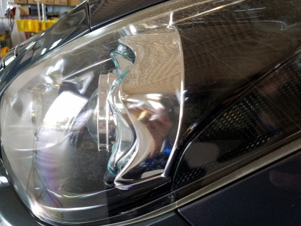 フーガ・ヘッドライト黄ばみ&クラック除去2・作業前