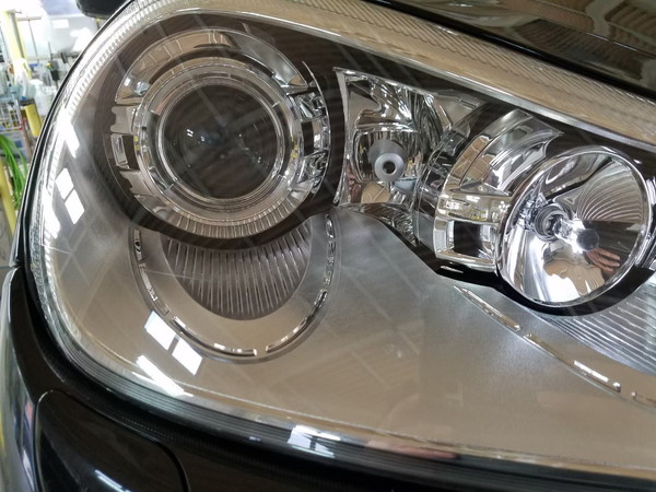 ポルシェカイエン・ヘッドライトプロテクションフィルム施工後