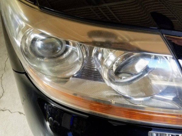 エリシオン・ヘッドライトクリーニング1作業前