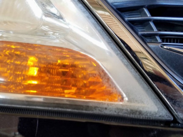 エリシオン・ヘッドライトクリーニング2作業前