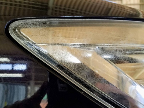 エリシオン・ヘッドライトクリーニング4作業前