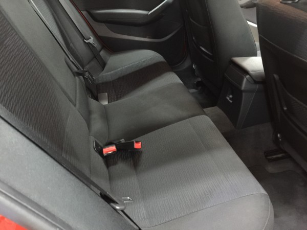 BMWX1・車内クリーニング後の後席