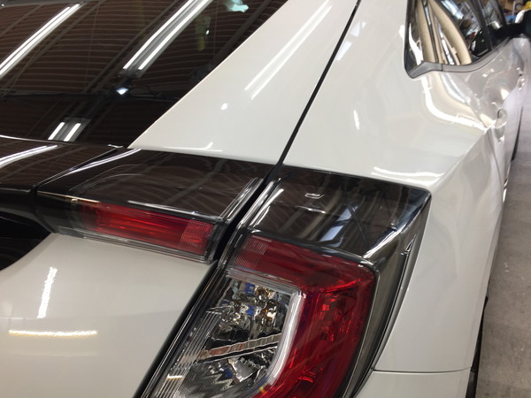 シビック・Sプレミアムコーティング施工後の右テールレンズ付近