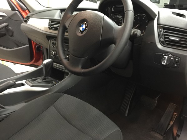 BMWX1・車内クリーニング後の運転席