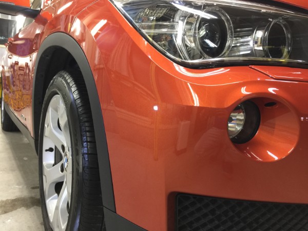 BMWX1・ボディコーティング後の右ヘッドライト付近