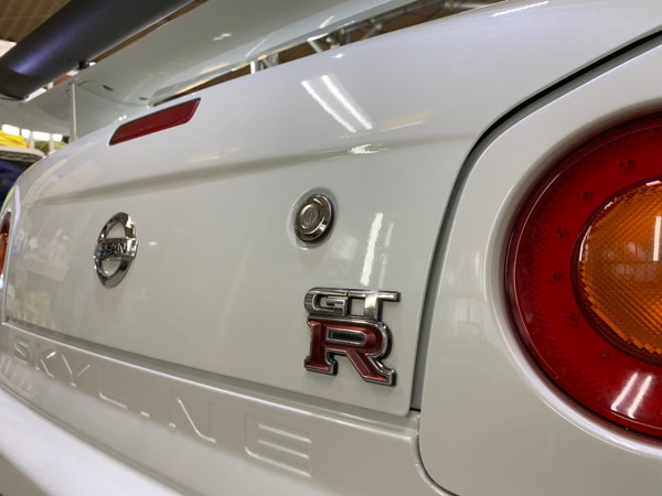 GT-R・ハイモースコート施工後のリアエンブレム付近