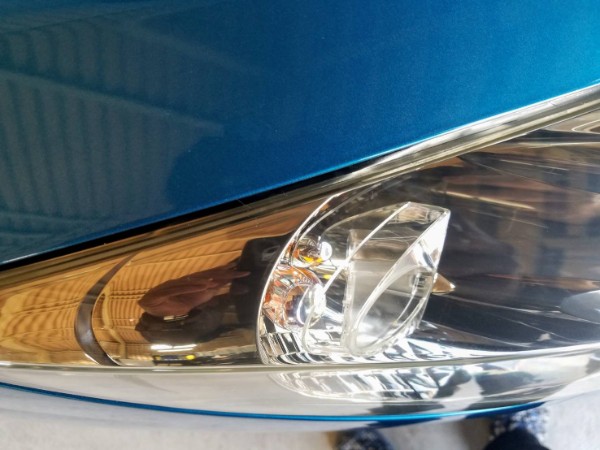 プジョー207・ヘッドライトの黄ばみ取り1作業後