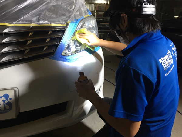 ヘッドライトをコーティングで保護