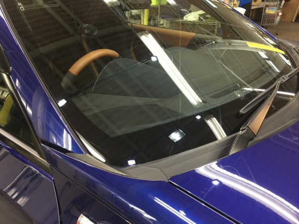 窓ガラス(ウィンドウ)コーティングで雨の日も視界を確保