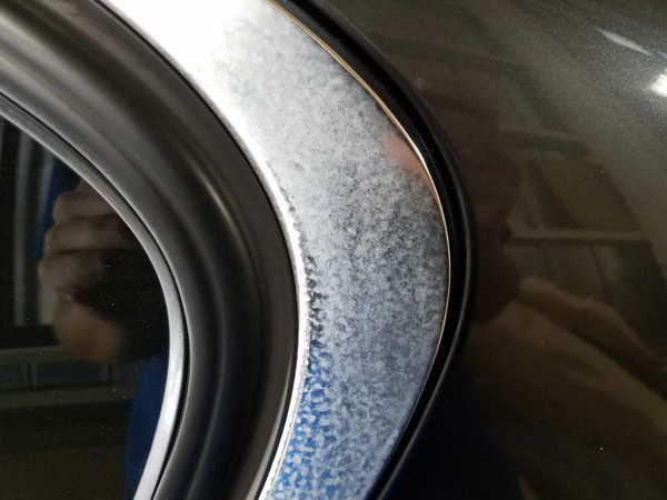 BMW3・窓枠メッキモールクリーニング&コーティング作業前1