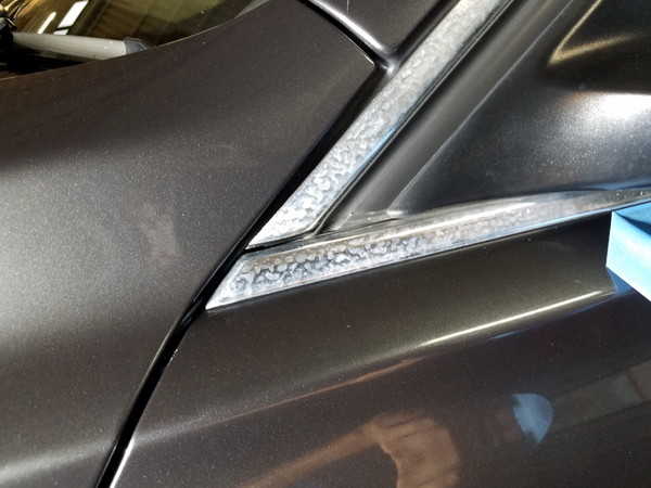 メッキモールをプロテクションフィルムで保護