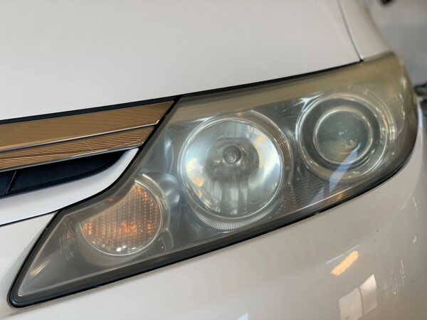エスティマ・ハイブリッド・ヘッドライトクリーニング前