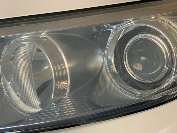 エスティマ・ハイブリッド・ヘッドライトクリーニング後・内側が曇っている