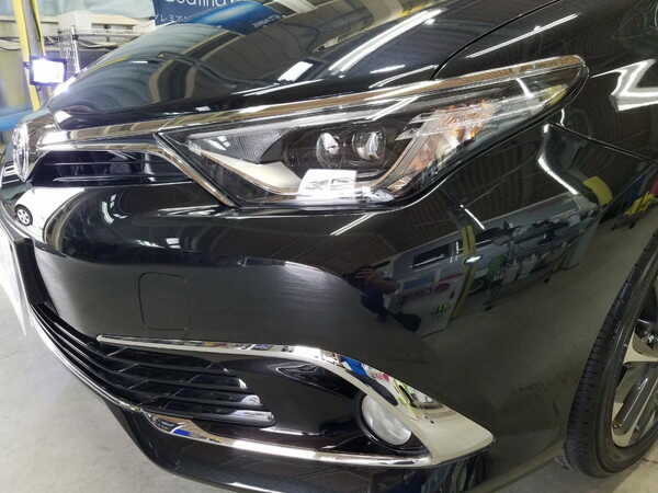 オーリス・プレミアムコーティング後の左ヘッドライト付近