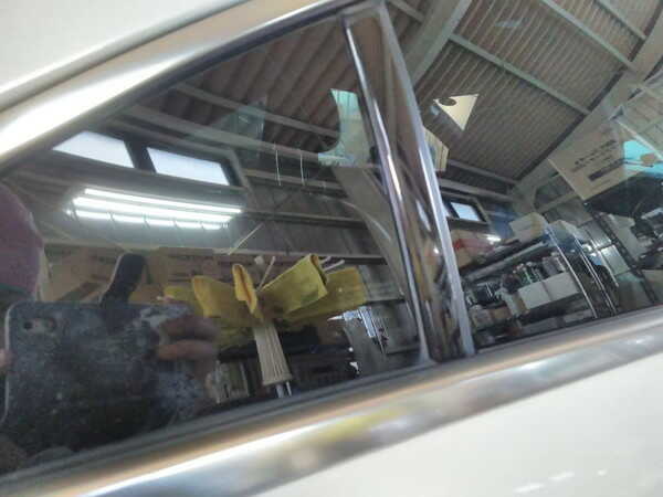 メルセデスベンツcls・窓枠メッキモールクリーニング後