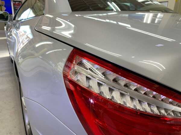 メルセデスベンツsl550・sプレミアムコーティング後の左テール付近