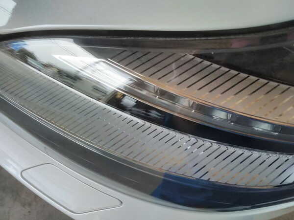 メルセデスベンツCLS・ヘッドライトクラック除去+プロテクションフィルム施工後