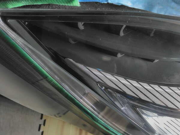 メルセデスベンツcls・ヘッドライトクラック除去後