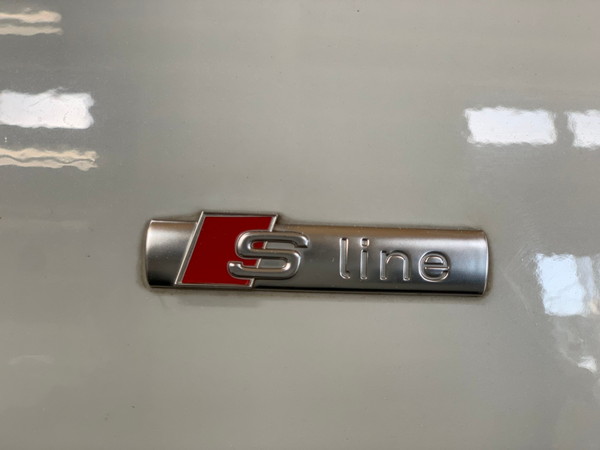 アウディA4・プレミアム手洗い洗車・Before