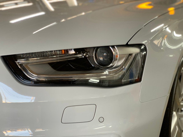 アウディA4・ヘッドライトクラック除去+プロテクションフィルム施工After