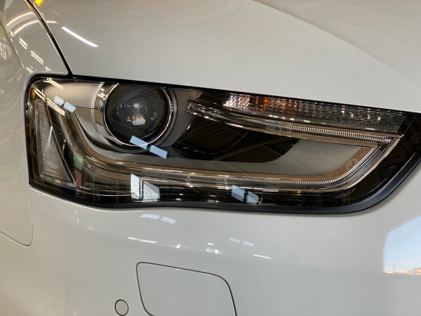 アウディA4・ヘッドライトクラック除去+プロテクションフィルム施工After