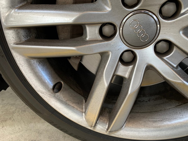 アウディA4・プレミアム手洗い洗車・ホイール洗浄Before
