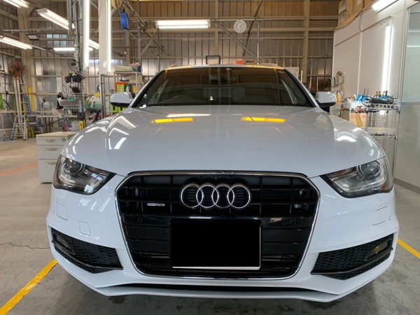 アウディA4・ヘッドライトクラック除去+プロテクションフィルム施工