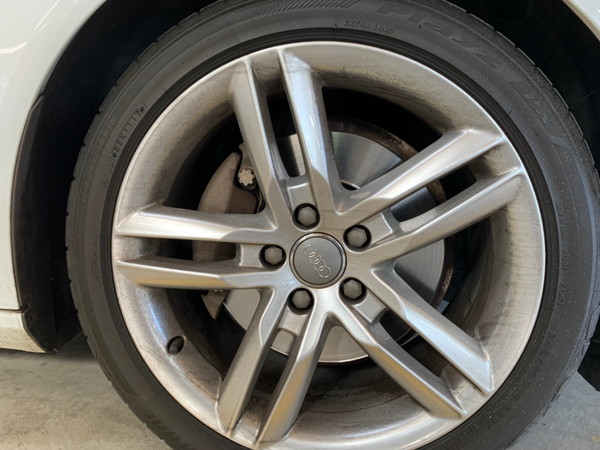 アウディA4・プレミアム手洗い洗車・ホイール洗浄Before