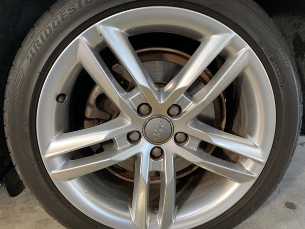 アウディA4・プレミアム手洗い洗車・ホイール洗浄After