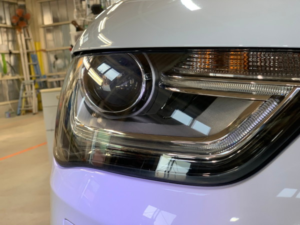 アウディA4・ヘッドライトクラック除去+プロテクションフィルム施工After