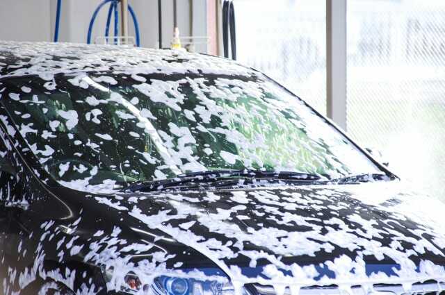 ガラスコーティング施工車にはカーシャンプーを使用して手洗い洗車