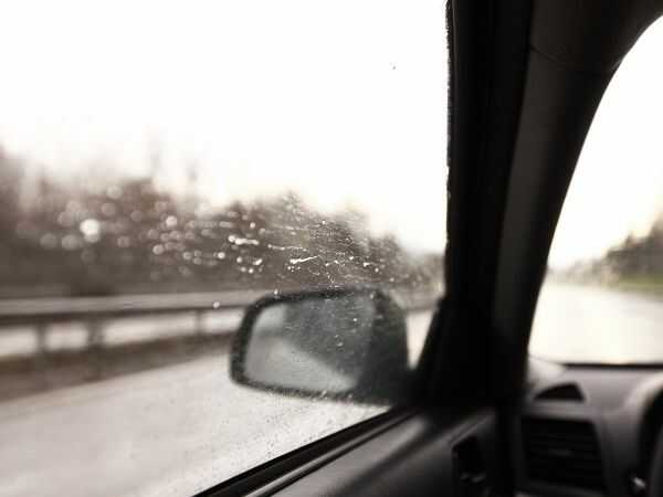 車の内窓ガラス