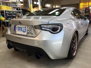 12・86プレミアムコーティング＆ボンネットラッピング（運転席側後方より）