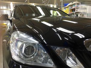 3メルセデスベンツE550・スタンダードコーティング（助手席側ヘッドライト付近）