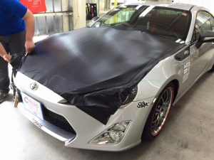 3・86プレミアムコーティング＆ボンネットラッピング（ラッピング中）