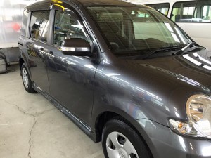 シエンタ運転席前方より（クイックフッ素コーティング）