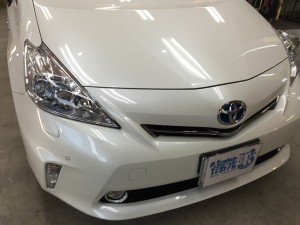 プリウスα・ボンネット (2)