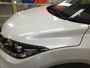 ヴェゼル・プレミアムコーティング・ボンネット横