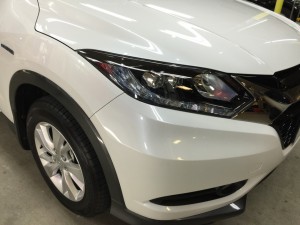 ヴェゼル・プレミアムコーティング･ボンネット横2