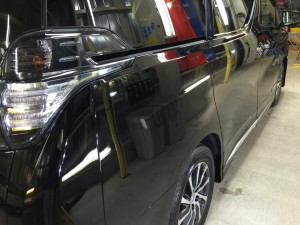 ヴェルファイア（30系）運転席側後方より