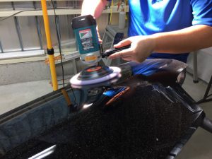 ソリッドブラックボンネットで研磨練習2