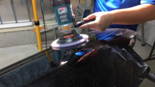 ソリッドブラックボンネットで研磨練習2