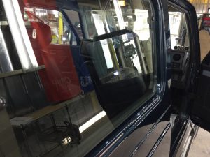 ジムニー・窓ガラスのウロコ取り