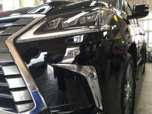 レクサスLX570・プレミアムコーティング・助手席側ヘッドライト付近