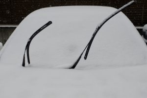 雪が積もった車
