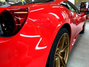 フェラーリ488・エシュロンゼンゼロ・右後方より (2)